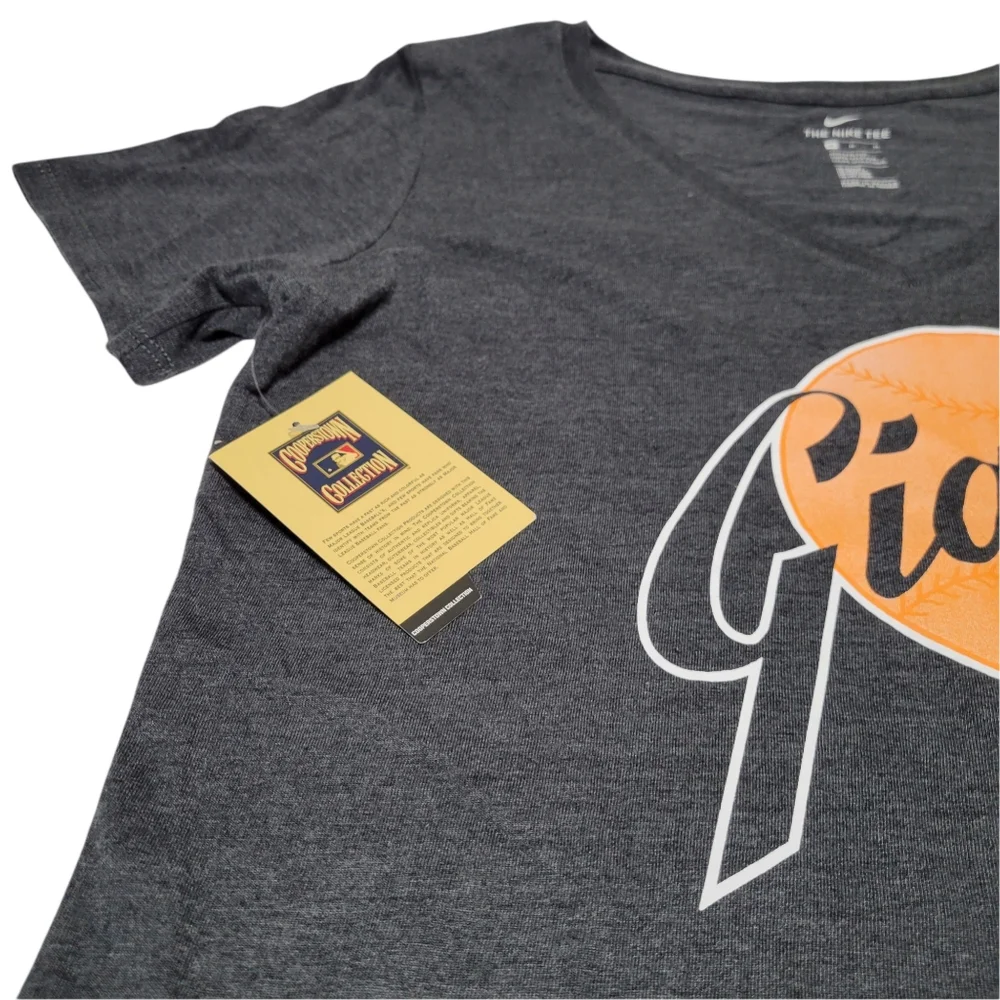 NWT Nike San Francisco Giants MLB Womens Size Medium Cooperstown Collection Gray